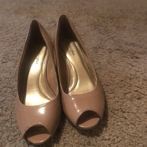 Comfy (foam) soles. Nude wedges.